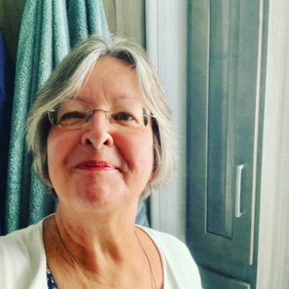 Meet your Posher, Debbie - Picture 1 of 1